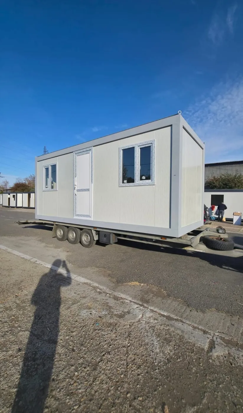 Vestiar cu dușuri 6 × 2,4 m