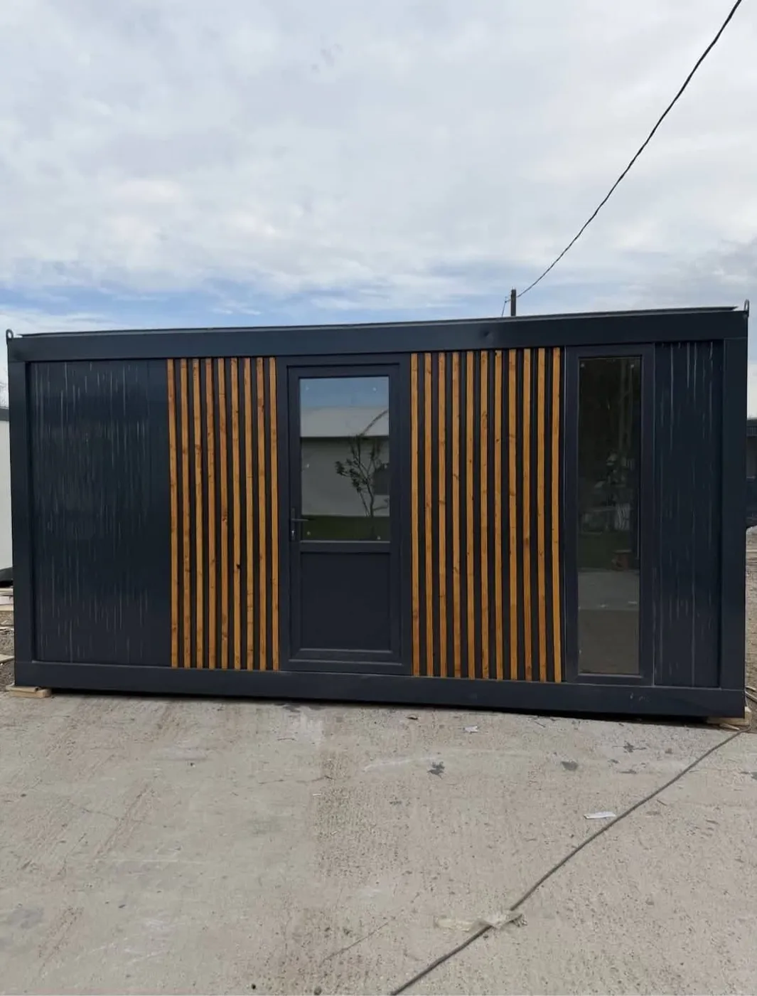 Container locuință 9 × 3 m