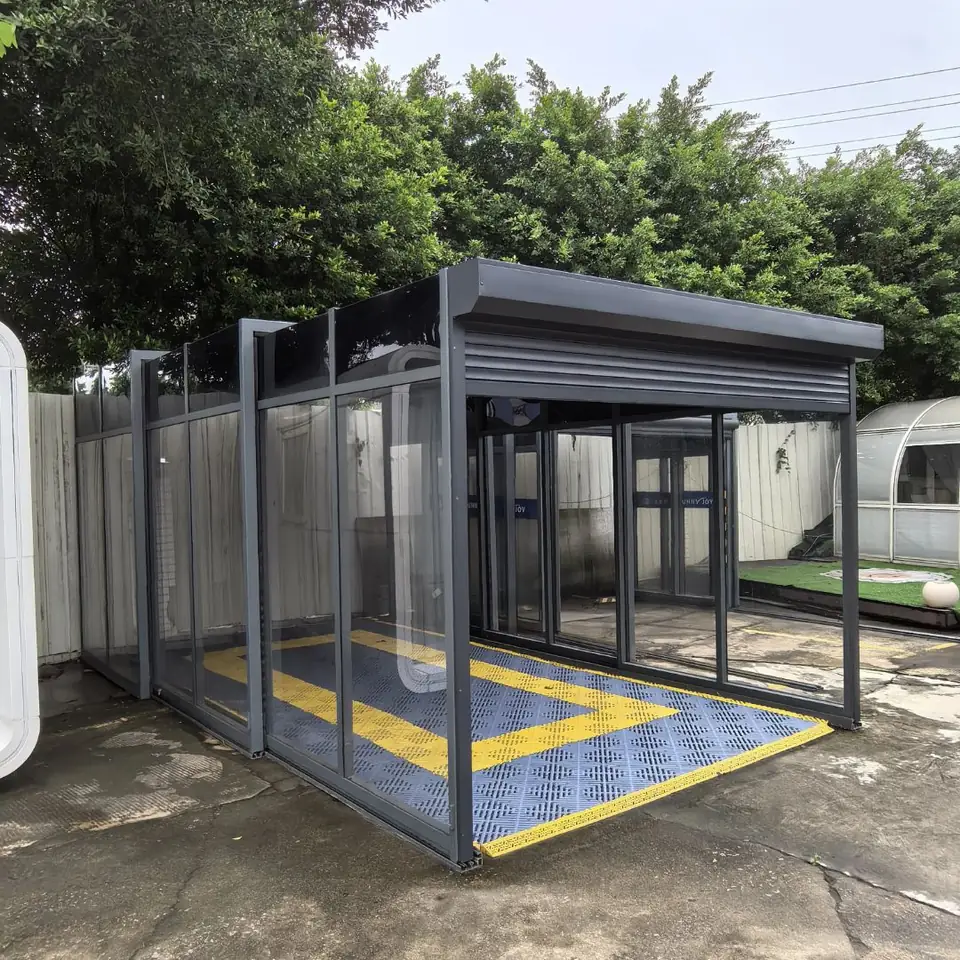 Garaj telescopic extins, interior cu podea din dale autoblocante